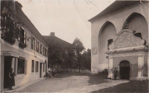 Leihbücherei im alten Mesnerhaus